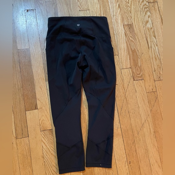 Lululemon Black Crop Leggings with Pockets - Size 4 - Picture 2 of 5
